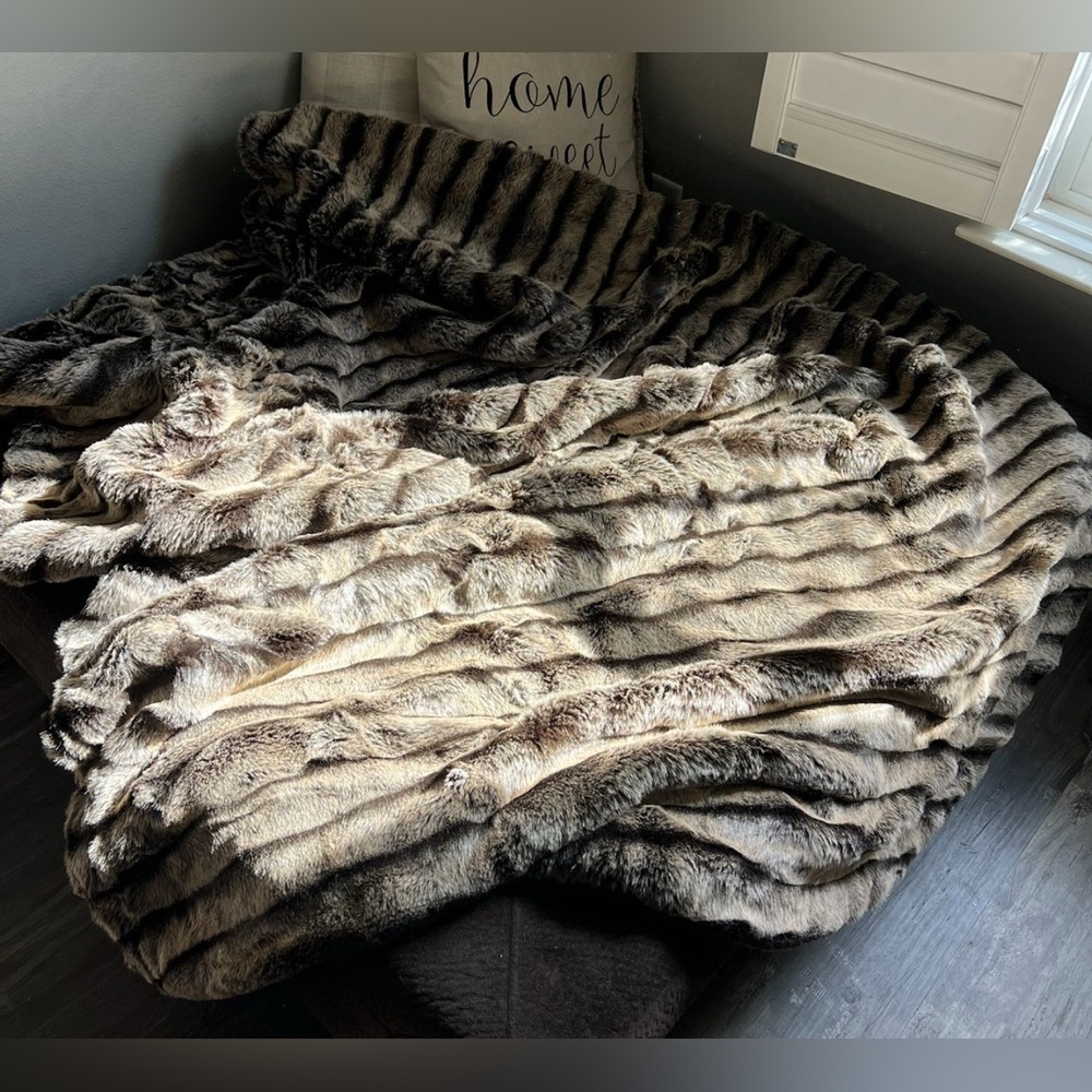 Donna Slayers Fabulous Furs Blanket 60x72in